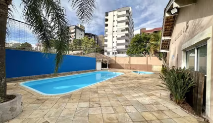 Casa em Condomínio Fechado no Centro de Canoas com 4 Dormitórios sendo 1 suíte e 2 vagas de garagem. Aceita financiamento e FGTS.