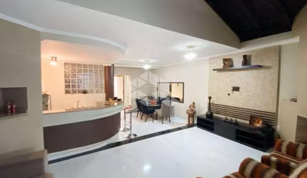 Casa Sobrado 4 dormitórios, suíte, closet, sótão, lareira, churrasqueira, piscina e 3 vagas, bairro Marechal Rondon, Canoas. Aceita FGTS,Financiamento