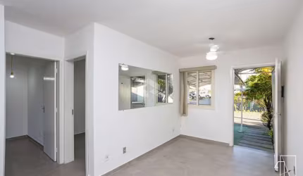 Casa condomínio,  2 dormitórios, living com 3 ambientes, sala de estar, jantar e cozinha, 2 vagas de garagem, a venda