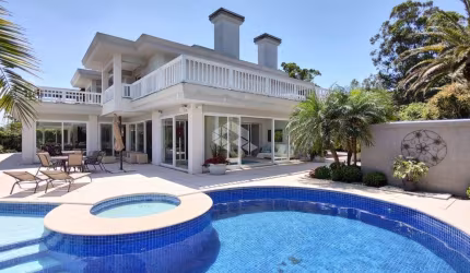 CASA EM CONDOMÍNIO XANGRI-LÁ!