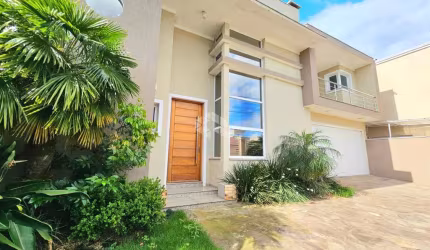 Casa sobrado de 178m², com 3 quartos, 1 suíte, 2 banheiros e 4 vagas no Igara
