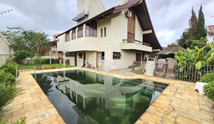 CASA ALTO PADRÃO, 4 DORMITÓRIOS, 4 SUÍTES, VAGA PARA 6 VEÍCULOS NO JARDIM DO LAGO/MARECHAL RONDON EM CANOAS.