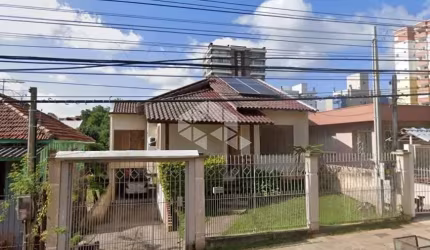 Venda de Imóvel - Casa Semi-Mobiliada de Alto Padrão