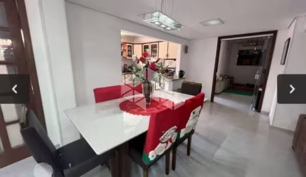 Casa Sobrado com 6 Dormitórios sendo 2 suítes com closet, pátio com piscina. A venda no Bairro Igara- Canoas