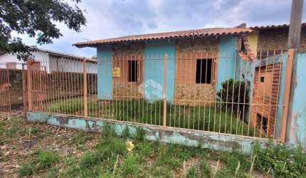 Casa com 2 dormitórios, sala cozinha, garagem para 1 carro coberta e mais 3 descobertas, em um terreno de 250² no Bairro Moinhos de Vento em canoas.