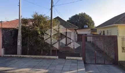Terreno com 11x44m, com área total de 484m², no bairro Niterói em Canoas/RS.