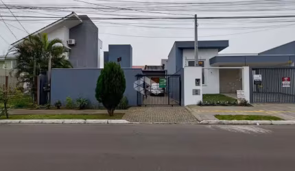 Casa térrea bem localizada, suite, aceita pet, quintal grande, bicicletário, canil, 5 min Park shopping, muros altos