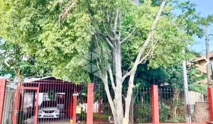 Casa / 3 Dormitórios / 2 Vagas / Pátio / Estância Velha / Moinhos de Vento / Canoas / RS