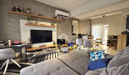 Casa sobrado de 3 dormitórios com 2 vagas de garagem Bairro Igara Canoas