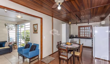 Casa no bairro São José, 3 dormitórios, 1 suíte, terraço, placa solar, na cidade de Canoas. Aceita Financiamento e FGTS.