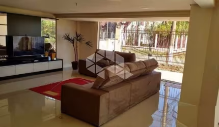 Casa Sobrado, 4 dormitorios, 3 suites, 1 sendo master de 55m², piscina, terraço com vista,