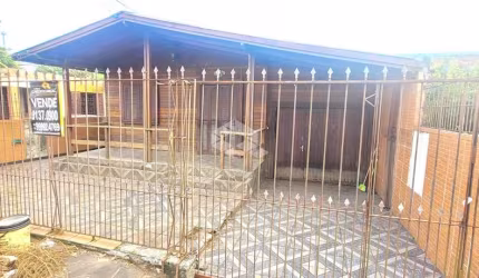 Casa com 204 m² de área privada, 3 dormitórios sendo 2 suítes, sala de estar, jantar e cozinha, vaga de garagem coberta para 3 carros a venda