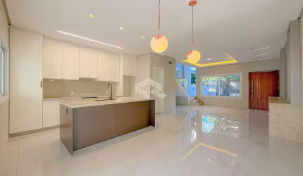 Casa semimobiliada à venda no bairro Bela Vista em Canoas - 3 dormitórios, suíte, pátio e espaço gourmet - Aceita financiamento e FGTS