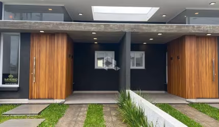 Casa com 2 dormitórios, sendo 1 suíte, 1 banheiro social, com pátio e churrasqueira