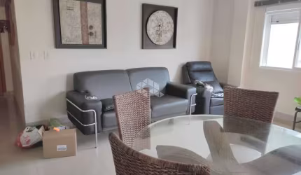 Apartamento com 2 quartos, com vaga de garagem coberta,  no Centro.