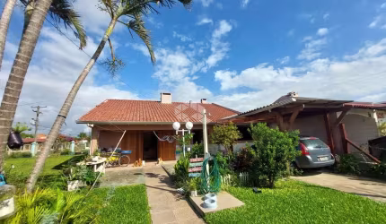 Casa Ampla e Bem Localizada no Posto 04 - Capão Novo