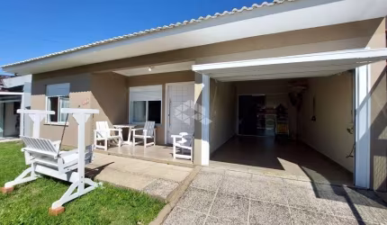 Viva o melhor de Capão Novo: Casa 3 quartos com suíte, lazer e tranquilidade para toda a família!