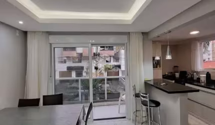 Apartamento 02 dormitórios, frente , sacada com churrasqueira, ar condicionado, Centro, Capão da Canoa!