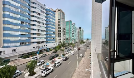Apartamento 02 Dormitórios, 01 suíte,  frente, sacada com churrasqueira, sol da manhã,Capão da Canoa!!
