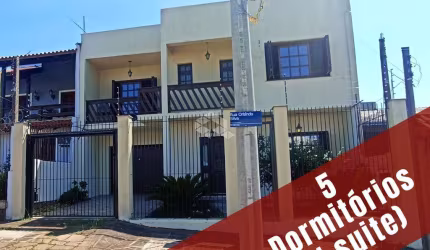 CASA COM 5 DORMITÓRIOS (1 SUÍTE), E 4 VAGAS DE GARAGEM, COM EXCELENTE CONSERVAÇÃO