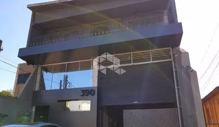 Pavilhão amplo com 1.354m² no Bairro Sarandi.