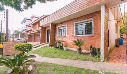 CASA 05 DORMITÓRIOS BAIRRO PROTÁSIO ALVES