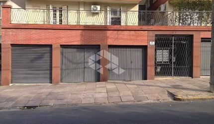 Apartamento térreo reformado e com pátio
