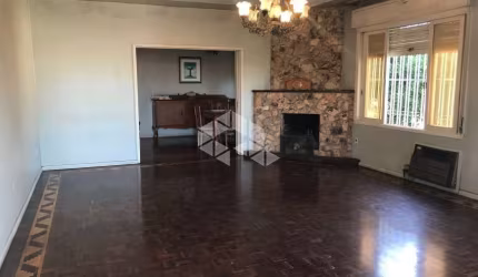 Casa 3 dorm/quartos na Av. Nonoai