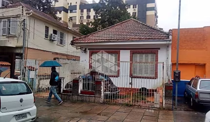 Casa na cidade baixa à venda