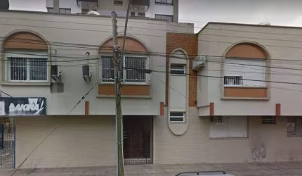 Apartamento térreo de frente com um quarto e 94m² e uma vaga na Liberdade