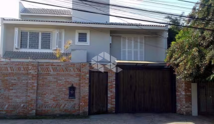 Casa Residencial À Venda com 6 dormitórios, Cristal, Porto Alegre.
