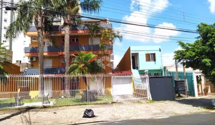 Apartamento de dois dormitórios com sacada e vaga escriturada na Glória
