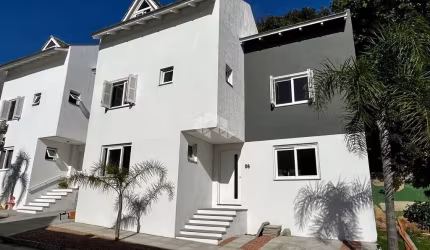 Casa em condomínio com 3 dormitórios, suíte e 2 vagas no bairro Vila Nova / Cavalhada