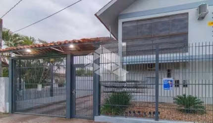 Casa em condomínio com 3 dormitórios e 2 vagas no bairro Vila Nova.