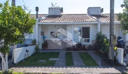 Casa com 2 dormitórios e 2 vagas no bairro Hípica