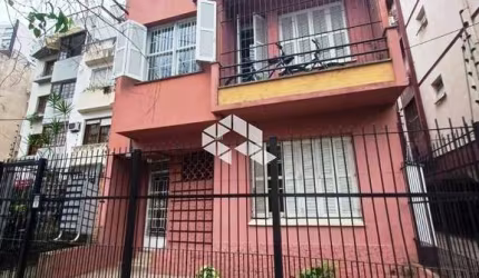ÓTIMO APARTAMENTO TÉRREO À VENDA, COM 2 DORMITÓRIOS, DEPENDÊNCIA DE EMPREGADA E BANHEIRO AUXILIAR, NO BAIRRO RIO BRANCO