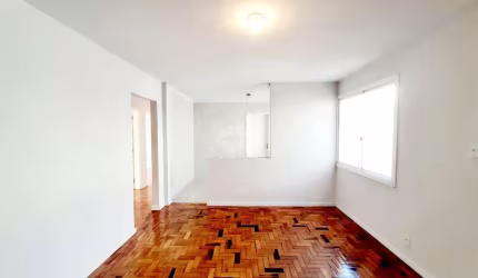 APARTAMENTO DESOCUPADO E REFORMADO À VENDA NO BAIRRO PARTENON, COM 2 DORMITÓRIOS E VAGA DE GARAGEM
