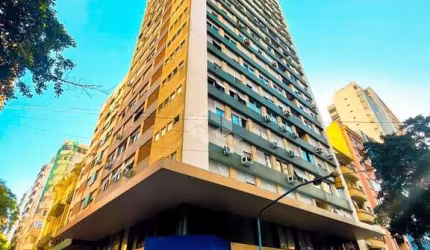 Apartamento à venda no Centro, com 2 dormitórios, 2 banheiros, vista panorâmica e elevador