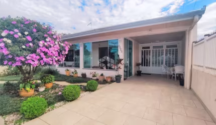 Casa com 3 quartos e 2 banheiros em Matinhos.