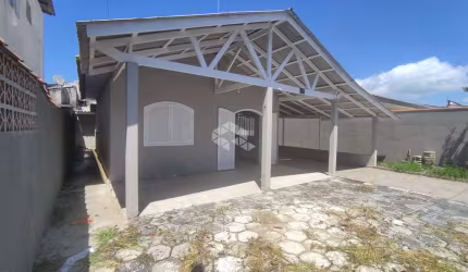 Casa com 4 quartos e 2 banheiros para vender por R$ 350.000 no bairro Primavera, Pontal do Paraná