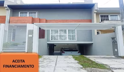 Sobrado com 3 quartos e 4 banheiros no bairro Tingui.