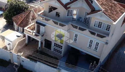 Casa com 4 Quartos e 6 Banheiros  em Santa Felicidade