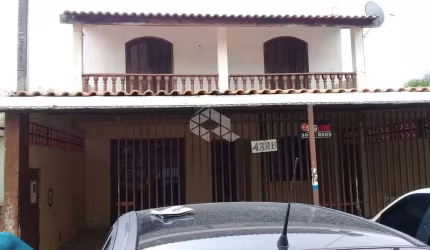 Casa sobrado com 3 quartos e 2 banheiros em São Jose dos Pinhais-PR
