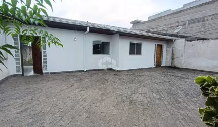 Terreno com 4 Casas á venda no bairro Boqueirão, Curitiba-PR
