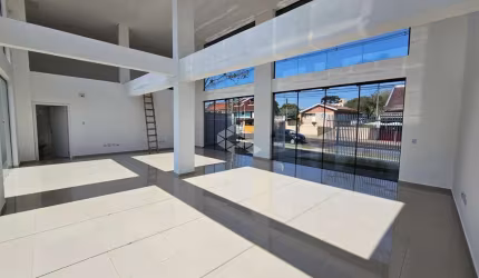 Sala comercial com 120,55m² para vender no bairro Pinheirinho, em Curitiba-PR, por R$ 1.632.000