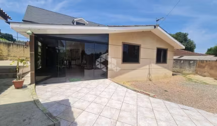 Casa com 2 quartos e 1 banheiro no bairro Ganchinho, em Curitiba - PR.