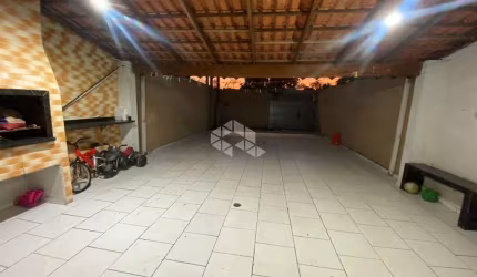 Casa com 2 quartos e 140m ² para vender por R$ 249.000, no bairro Uberaba, em Curitiba-PR.