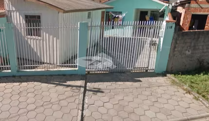 Casa com 4 quartos e 180m² para vender por R$ 240.000 no bairro do Tatuquara, em Curitiba - PR.
