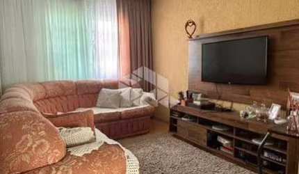 Sobrado com 3 quartos e 140m² para vender no Bairro Xaxim por R$ 750.000