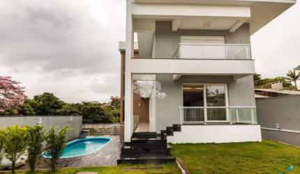 CASA 4 DORMMITÓRIOS COM 600M² CONSTRUÍDOS NO BAIRRO PORTAL GUARUJÁ!